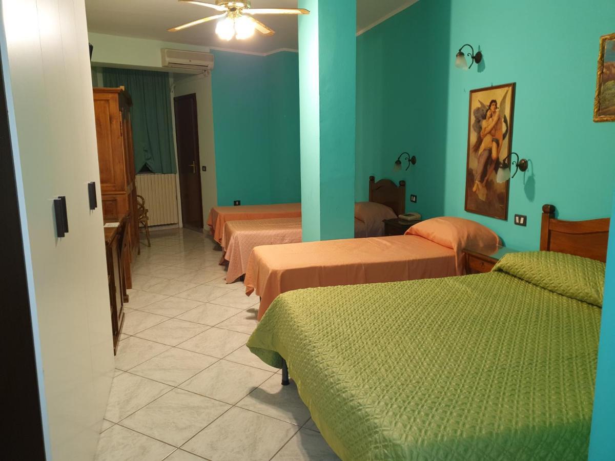 Hotel Caribe Казальнуово-ди- Наполи Экстерьер фото
